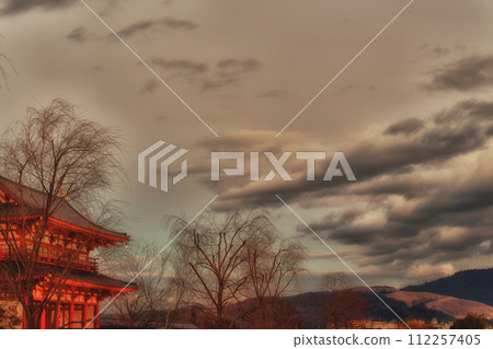 Wakakusa Yamayaki waiting for sunset 112257405