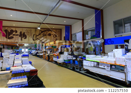 [Ehime Prefecture] Yawatahama Port Doya Market “Minato Oasis Yawatahama Minato” 112257550