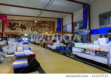[Ehime Prefecture] Yawatahama Port Doya Market “Minato Oasis Yawatahama Minato” 112257551