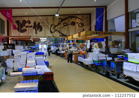 [Ehime Prefecture] Yawatahama Port Doya Market “Minato Oasis Yawatahama Minato” 112257552
