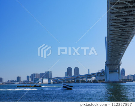 (Tokyo) Rainbow Bridge seen from Shibaura Minami Pier Park 112257897