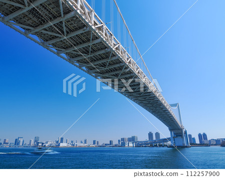 (Tokyo) Rainbow Bridge seen from Shibaura Minami Pier Park 112257900