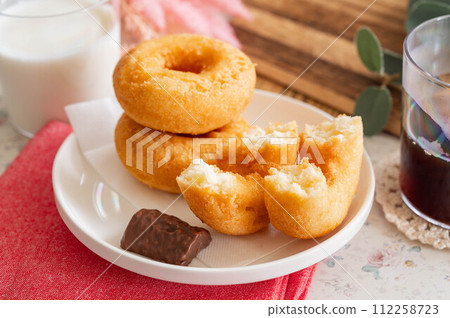 下午茶時間甜甜圈 下午茶時間甜甜圈 112258723