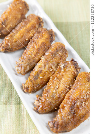 Deep-fried delicious chicken wings Deep-fried delicious chicken wings 112258736