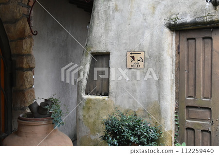A tourist destination in Hamamatsu City, Shizuoka Prefecture, a warm forest, and a quaint building A tourist destination in Hamamatsu City, Shizuoka Prefecture, a warm forest, and a quaint building 112259440