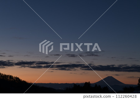 Fuji silhouetted against the dawning sky, the thin moon with an age of 27.6, and the morning star 112260428