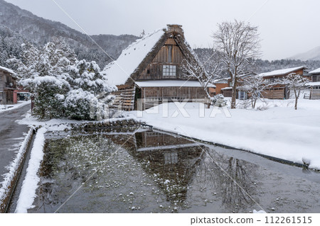 Shirakawa-go in snowy winter Shirakawa-go in snowy winter 112261515