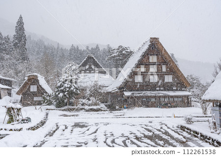 Shirakawa-go in snowy winter 112261538