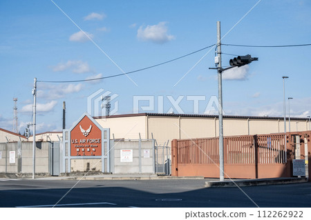 東京福生市美軍橫田基地門福生基地橫街 東京福生市美軍橫田基地門福生基地橫街 112262922