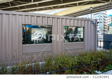 Designated smoking area in Ichinohashi Park, Higashiazabu, Minato-ku, Tokyo 112262941