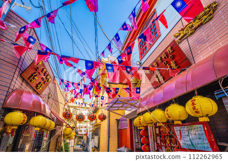 日本橫濱城市景觀橫濱唐人街台南巷景觀 = 2 月 28 日 112262965