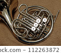 French horn 112263872