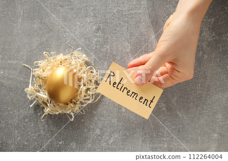 Golden eggs with coins in a straw nest Golden eggs with coins in a straw nest 112264004