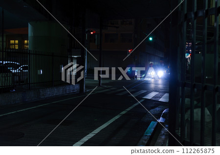 Night city scenery, night city road with car headlights shining 112265875