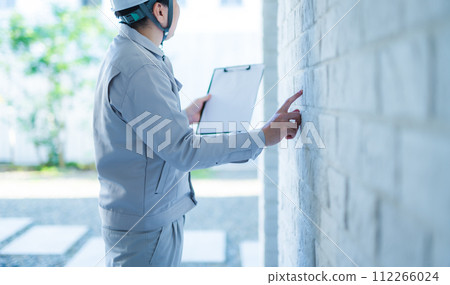 由砂漿製成的磚狀牆，白色 112266024