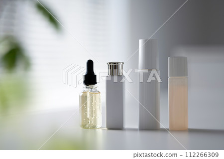 white container on a white table 112266309