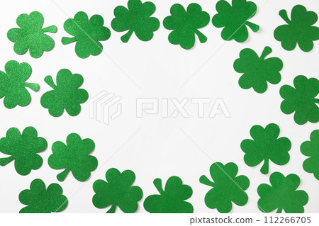 St. Patrick's day frame with clover leaves on white background. 112266705
