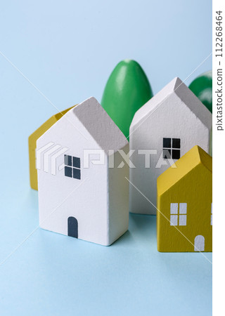 A small wooden house and keys as an idea for investing in your own home 112268464