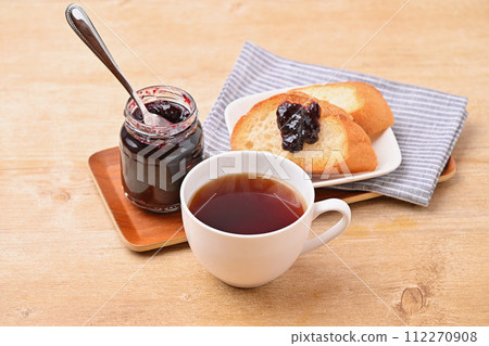 早餐圖片，咖啡，麵包，藍莓果醬。 112270908