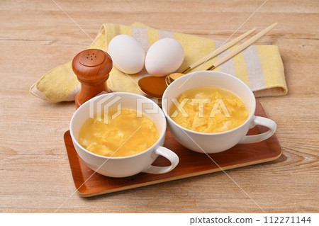 雞蛋湯，雞蛋湯，雞蛋湯，湯，西餐。服務 2 人。 112271144