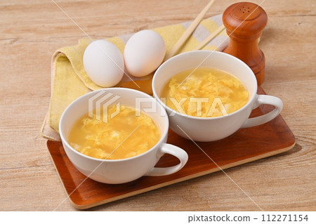 Egg soup, egg soup, egg soup, soup, Western food. Serves 2 people. 112271154