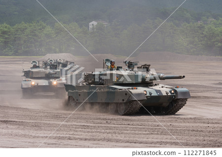 日本陸上自衛隊90式戰車的編隊 112271845
