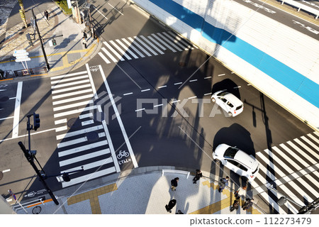 View of the high school intersection seen from the upper floor of Hamamatsucho Takeshiba Deck 112273479