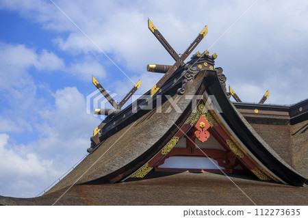 The roof of the national treasure hall of worship at Kibitsu Shrine, Okayama The roof of the national treasure hall of worship at Kibitsu Shrine, Okayama 112273635