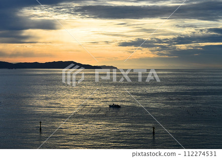 早春黎明的瀨戶內鳴門海峽 112274531