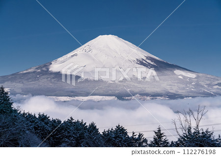 [Shizuoka Prefecture] View of Mt. Fuji and the snowy sea of clouds and Otome Pass 112276198