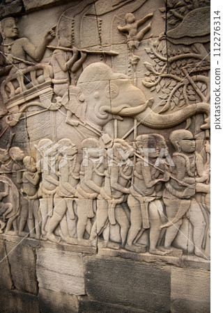 Stone statues in the Angkor ruins 112276314