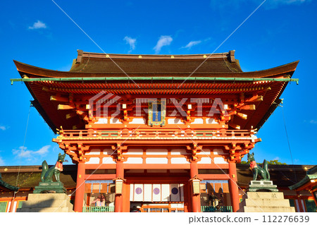 Kyoto Fushimi Inari Taisha Shrine beautiful tower gate and fox fox Kyoto Fushimi Inari Taisha Shrine beautiful tower gate and fox fox 112276639
