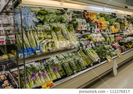 supermarket 112276817