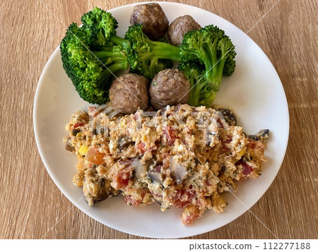 Fried egg with spinach and rice Fried egg with spinach and rice 112277188