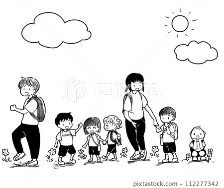 幼兒園的孩子們在藍天下野餐 112277342
