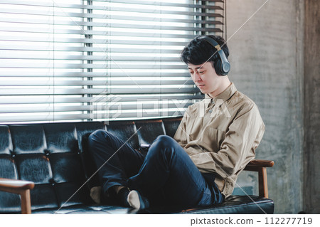 Men Lifestyle Relax Smartphone 112277719