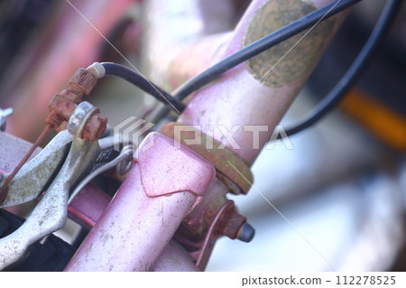 abandoned children's bicycle abandoned children's bicycle 112278525