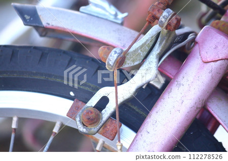 被遺棄的兒童自行車 112278526