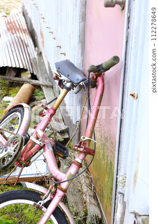abandoned children's bicycle abandoned children's bicycle 112278649
