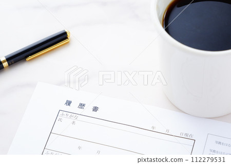 一邊喝咖啡一邊寫簡歷 一邊喝咖啡一邊寫簡歷 112279531