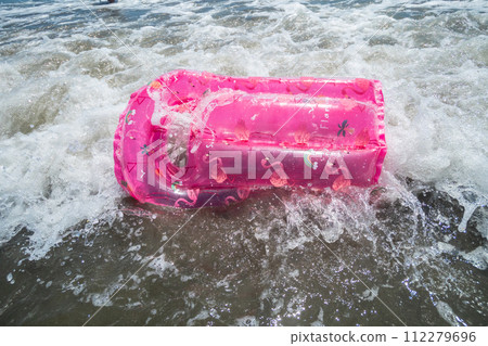 pontoon, wave, ocean 112279696