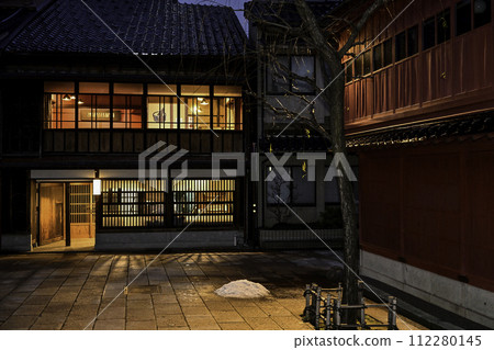 冬天的東茶屋區燈火通明 112280145