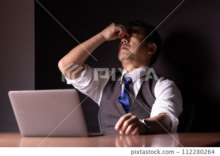 企業加班負面 112280264