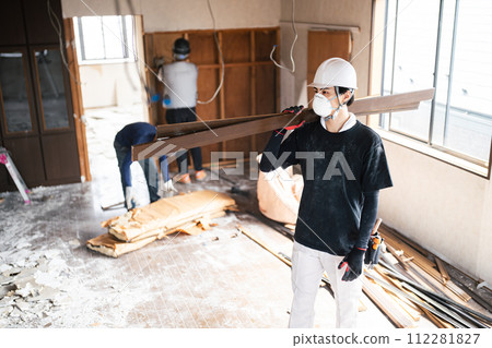 demolition worker man 112281827