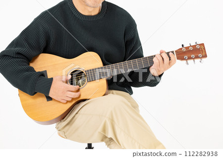 Man playing guitar, white background, hand Man playing guitar, white background, hand 112282938