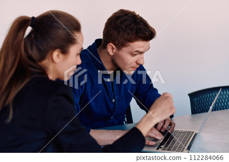 A business leader in a suit conversing with her worker in the IT industry about new business projects and existing business problems 112284066