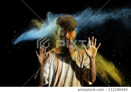 Portrait of a man celebrating Holi with colorful Holi powder 112286465