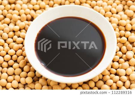 soy sauce and lots of soybeans 112289316