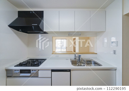 Beautiful kitchen 112290195