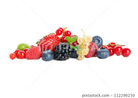PNG, ripe berries isolated on white background. 112290250